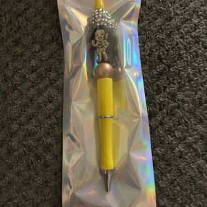 Yellow Zoey wearing golden outfit Character Pen